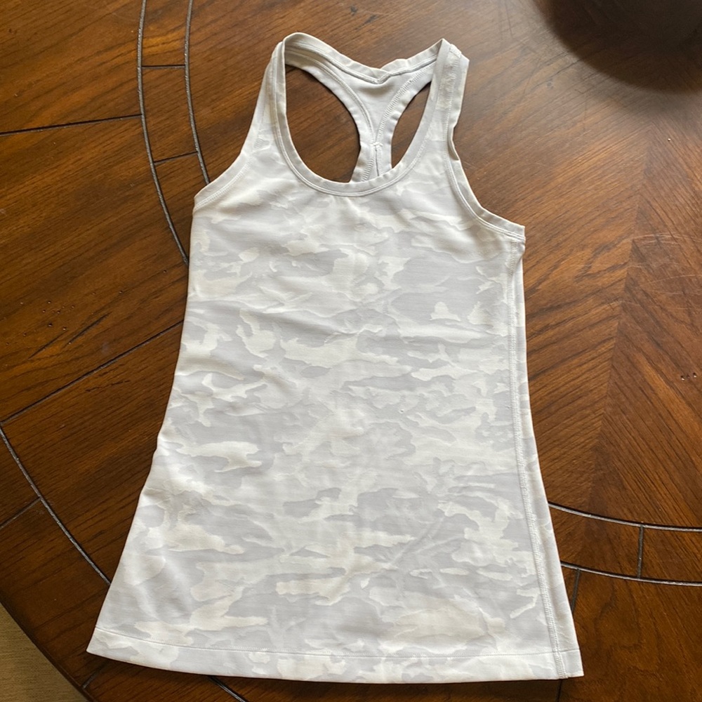 Lululemon top